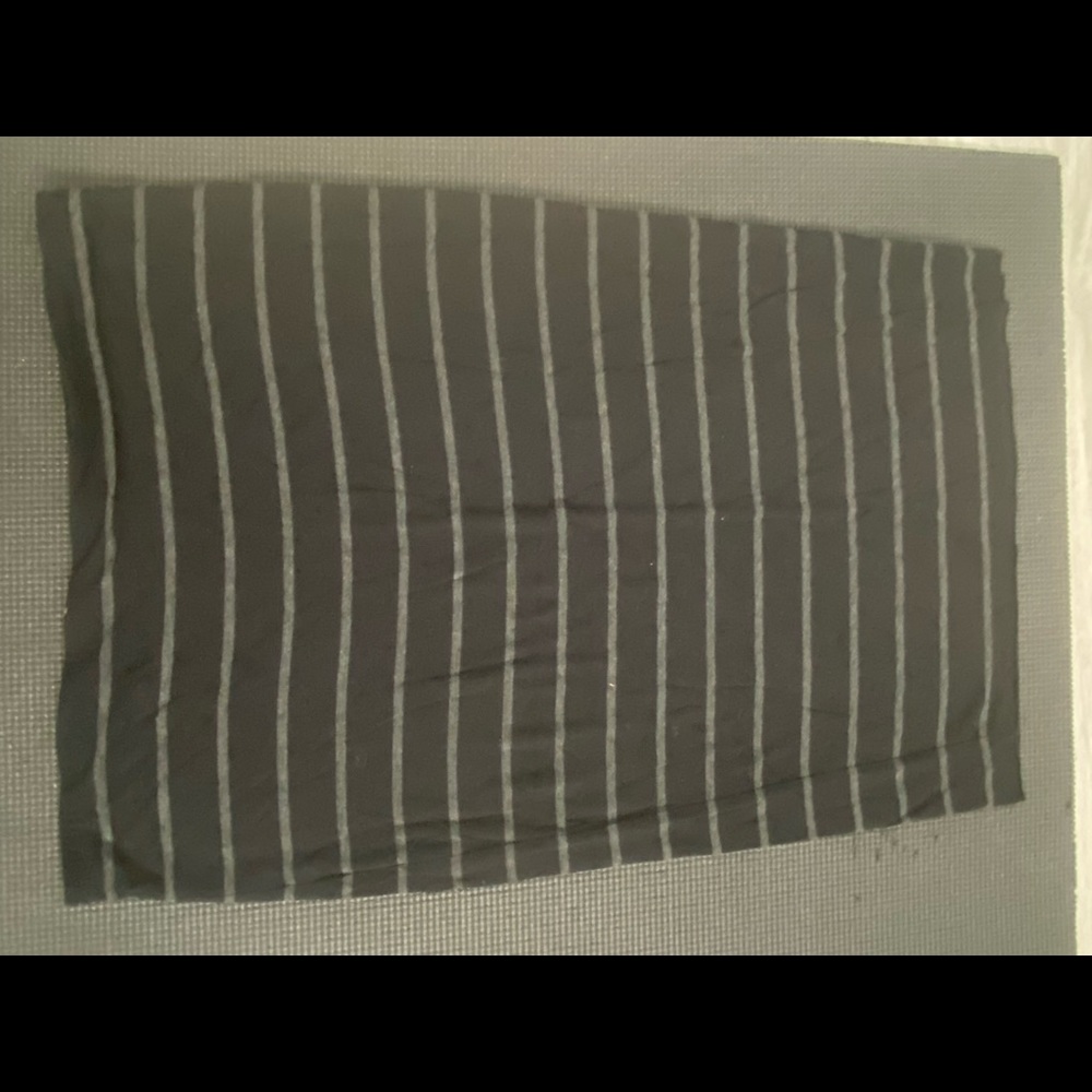 Vince Camaro Size L - knit black and dark grey stripe skirt